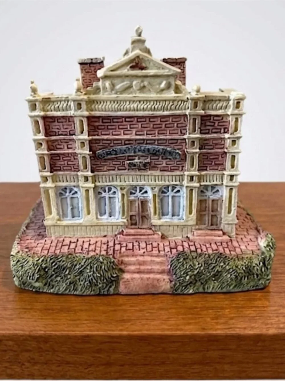 Miniature Vintage Harmony Grove Collection Merchants & Farmers Bank Vintage 1992